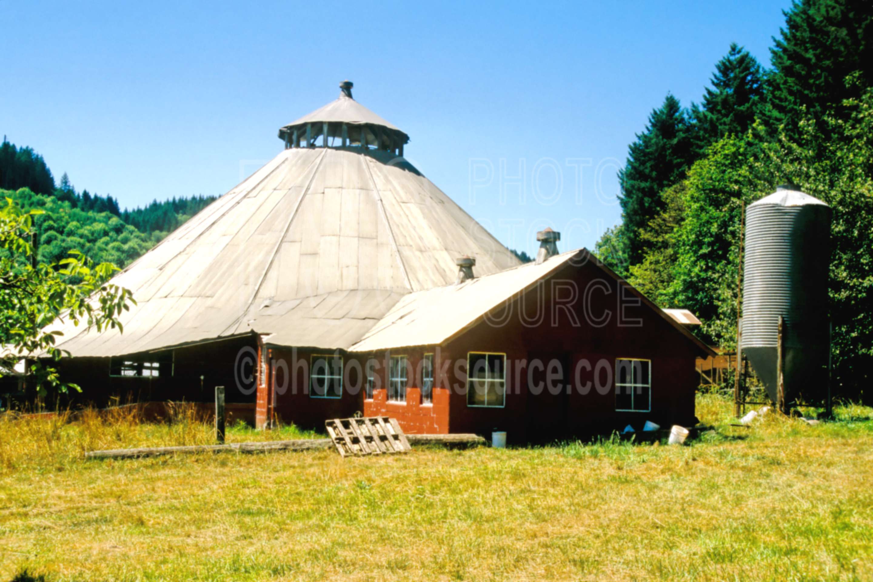 Photo Of Round Barn By Photo Stock Source Building Triangle Lake